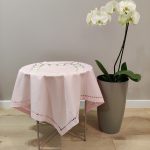 Скатертина лляна рожева з молочним мереживом створеним вручну